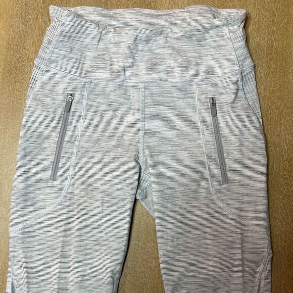 Lululemon Invigorate 7/8 Tight (25") - Picture 2 of 6
